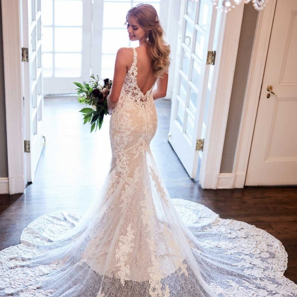 Martina Liana Ivory scalloped train US size 12 brand new wedding dress